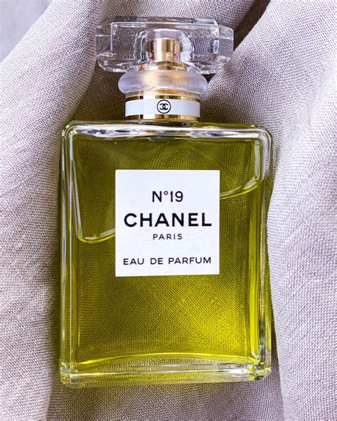 chanel no 19 notes